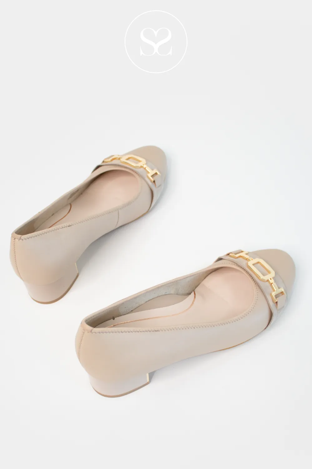 ARA 12-35832 SAND LEATHER BLOCK HEEL COURT SHOES