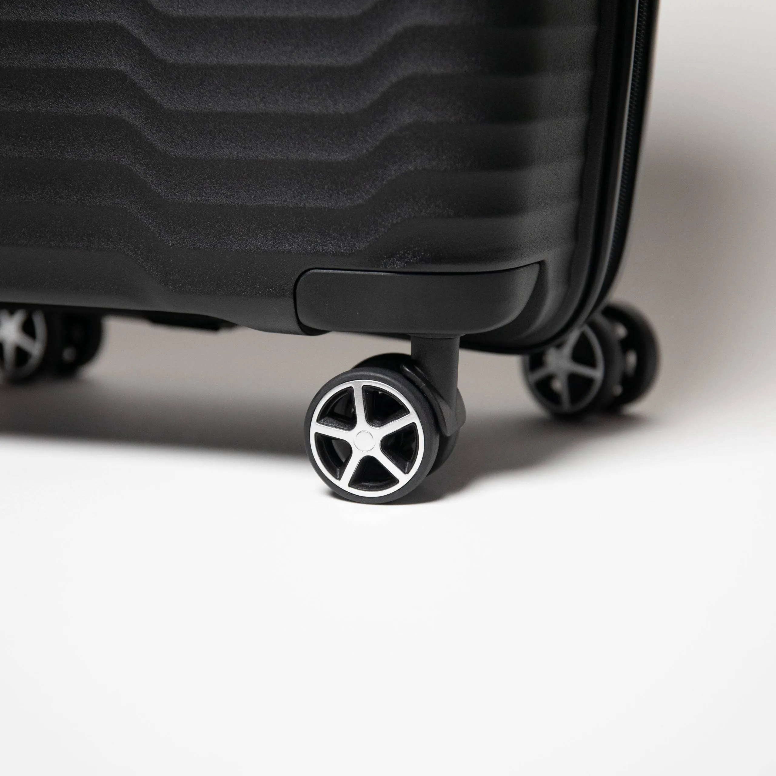 Hardcase Roller Luggage 28' with 360° Wheels & TSA Lock