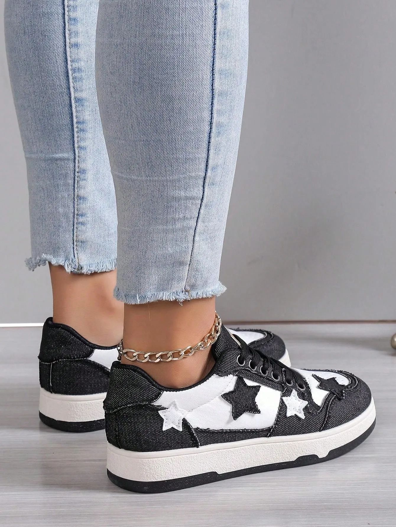 Women Star Pattern Lace-up Front Skate Shoes, Sporty Sneakers