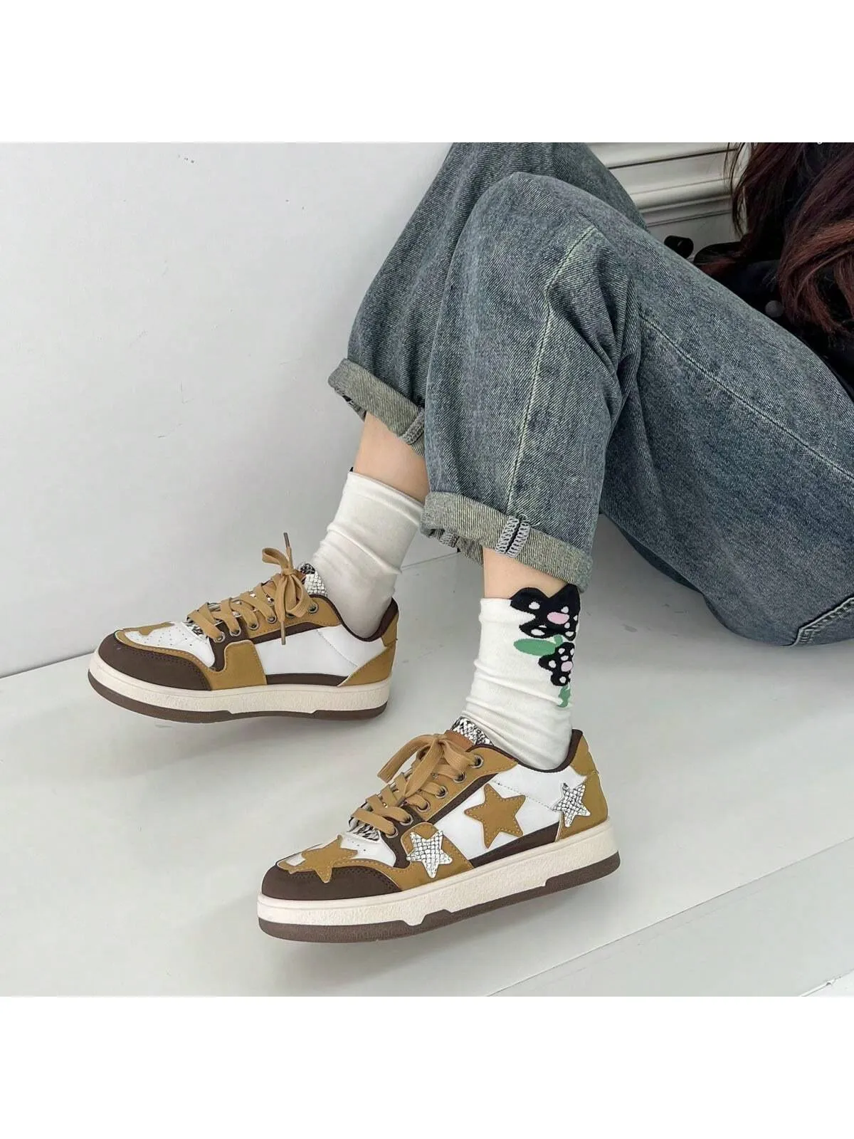 Women Star Pattern Lace-up Front Skate Shoes, Sporty Sneakers