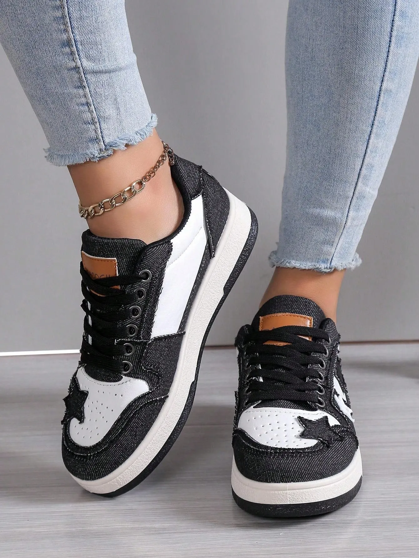 Women Star Pattern Lace-up Front Skate Shoes, Sporty Sneakers