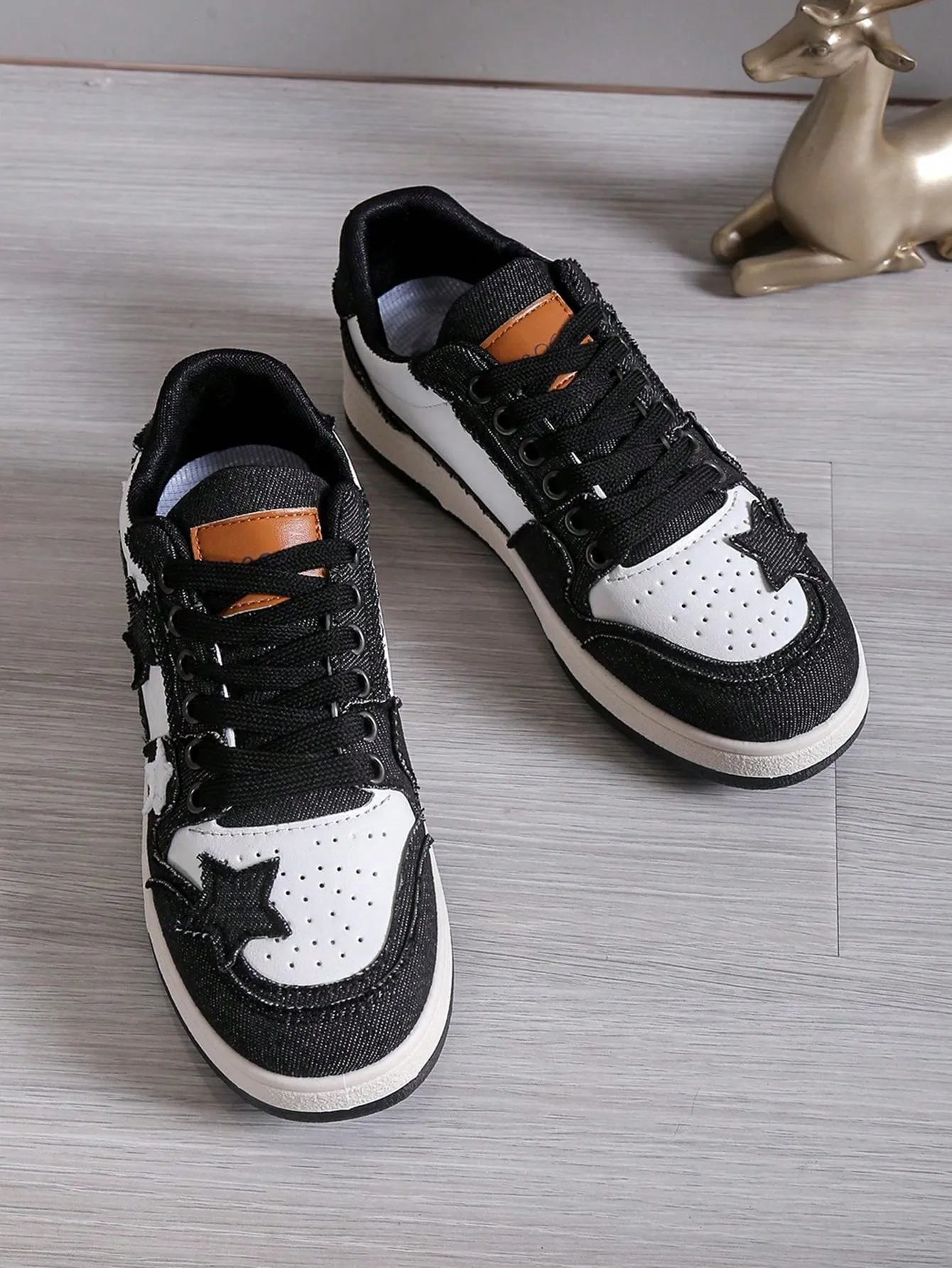 Women Star Pattern Lace-up Front Skate Shoes, Sporty Sneakers