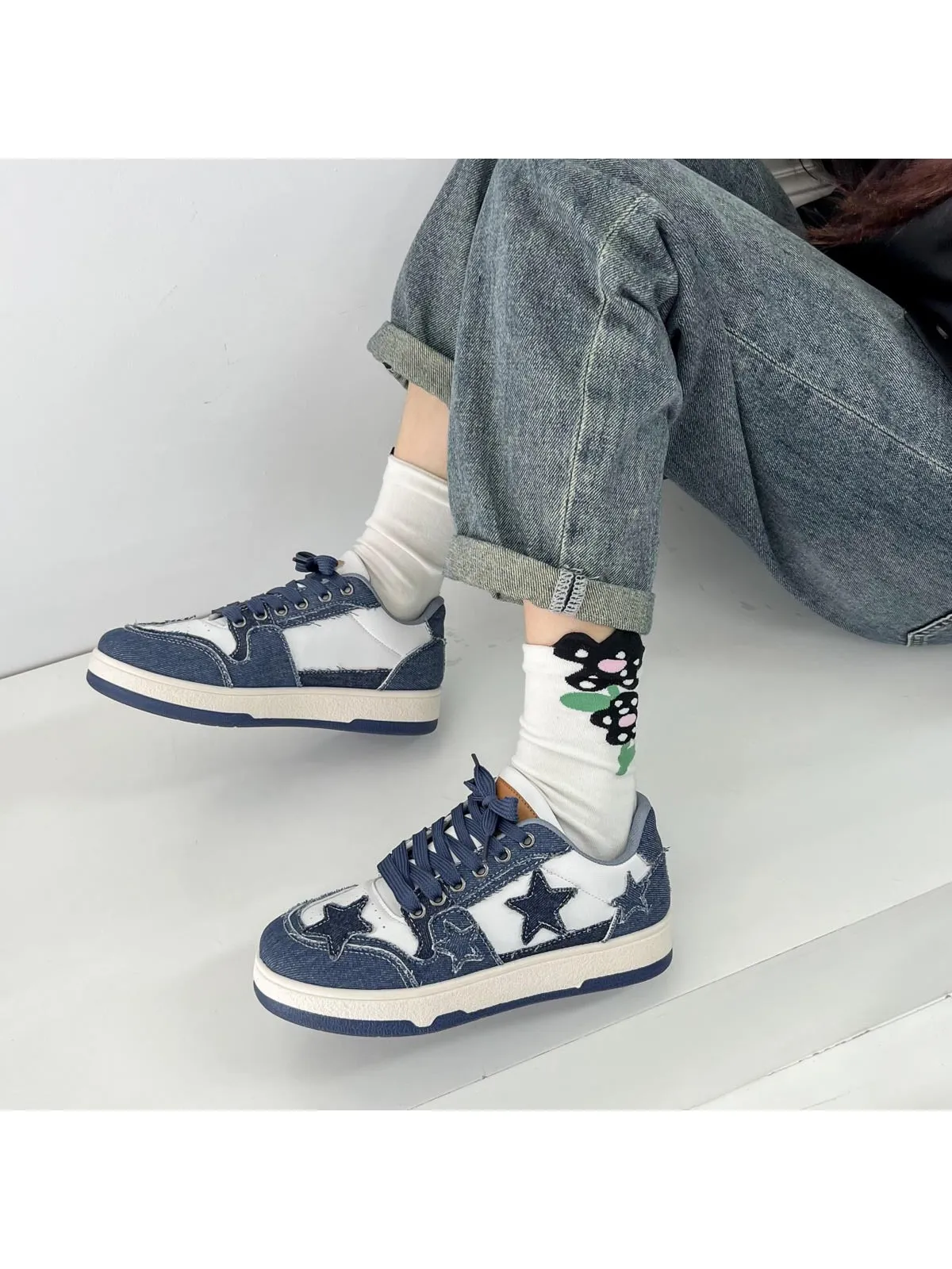 Women Star Pattern Lace-up Front Skate Shoes, Sporty Sneakers