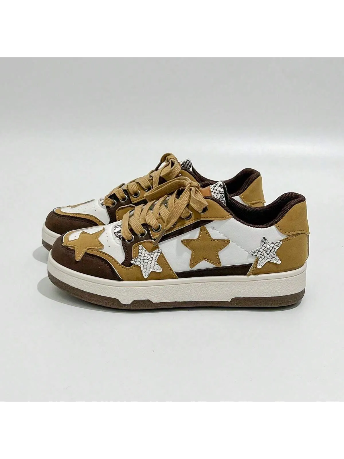 Women Star Pattern Lace-up Front Skate Shoes, Sporty Sneakers