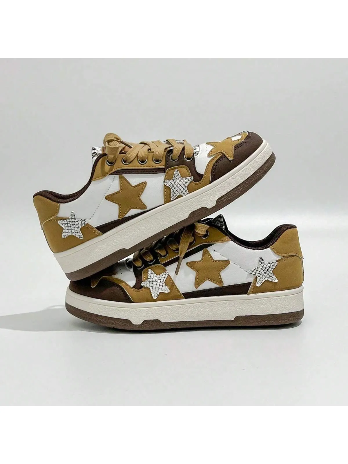 Women Star Pattern Lace-up Front Skate Shoes, Sporty Sneakers