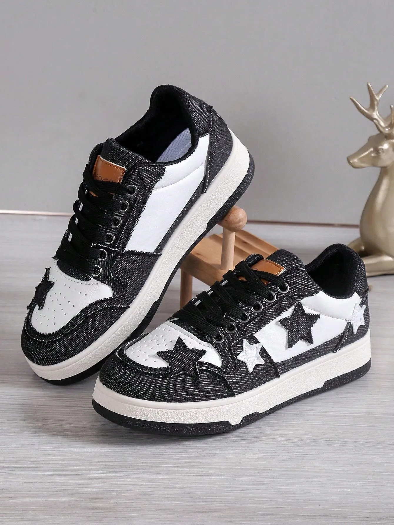 Women Star Pattern Lace-up Front Skate Shoes, Sporty Sneakers